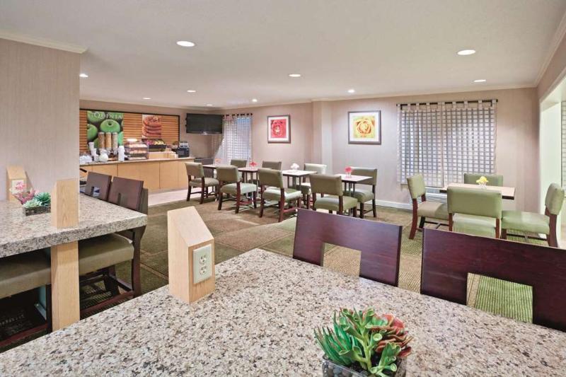 La Quinta By Wyndham Mansfield Oh Hotel Buitenkant foto